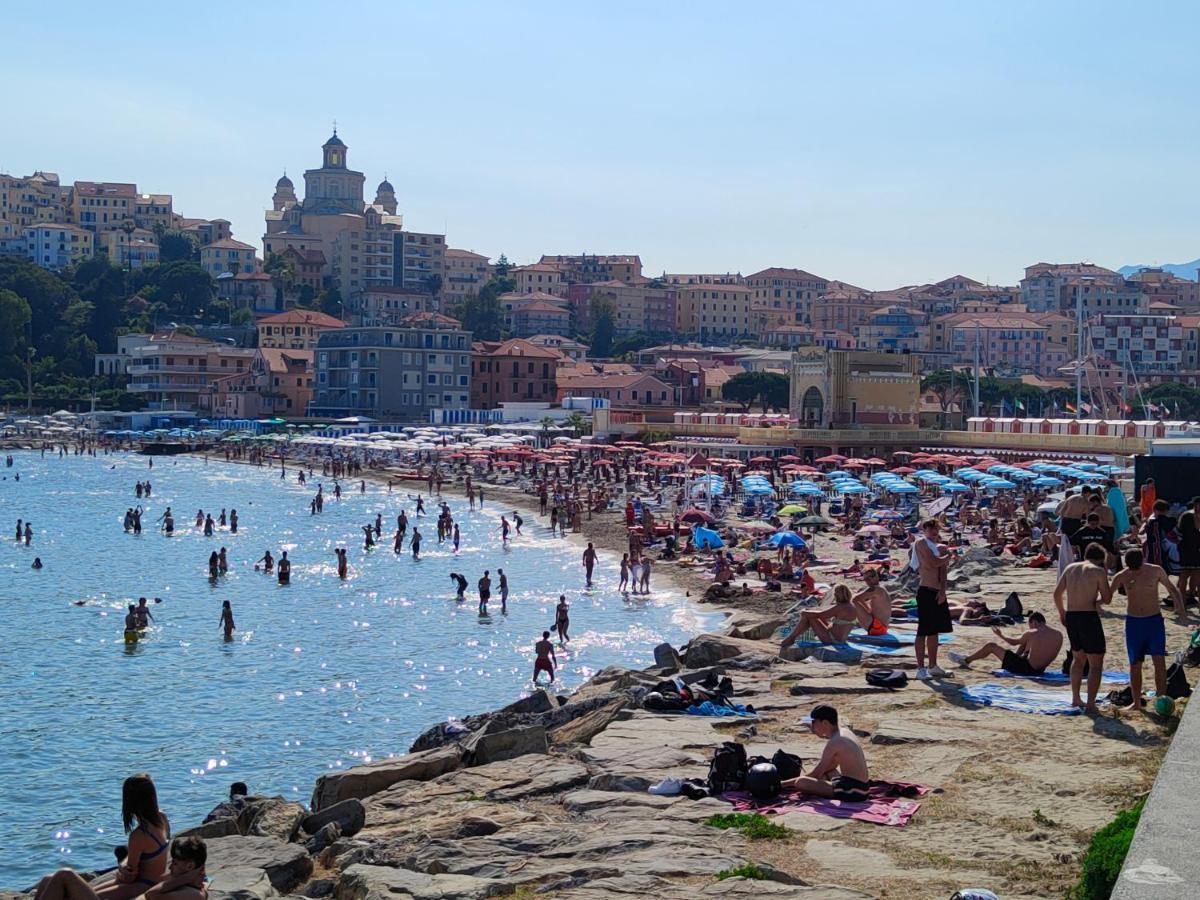 Incantevole Appartamento Sul Mare - Borgo Marina Imperia Værelse billede